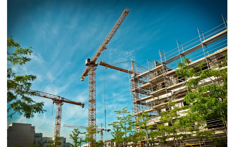 建筑施工項目管理項目是建筑施工企業最基本的業務單元，企業開展數字化轉型要以項目為基石，緊緊圍繞不同項目類型、階段、業務全場景開展，最終實現企業數字化轉型升級。隨著工程建設項目投資規模增長，建筑物形式多樣、體量大、結構復雜，同時建筑施工周期長，使用的材料品種多，耗用量大。建筑施工項目管理主要呈現以下特點。覆蓋面廣建筑施工項目管理綜合性強、涉及面廣，需要工程、商務、技術等部門多方協同，同時還涉及建筑、